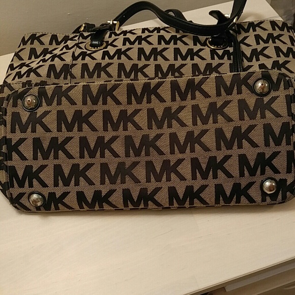 ❌SOLD❌  Michael Kors Jet Set E/W Tote - Picture 8 of 8